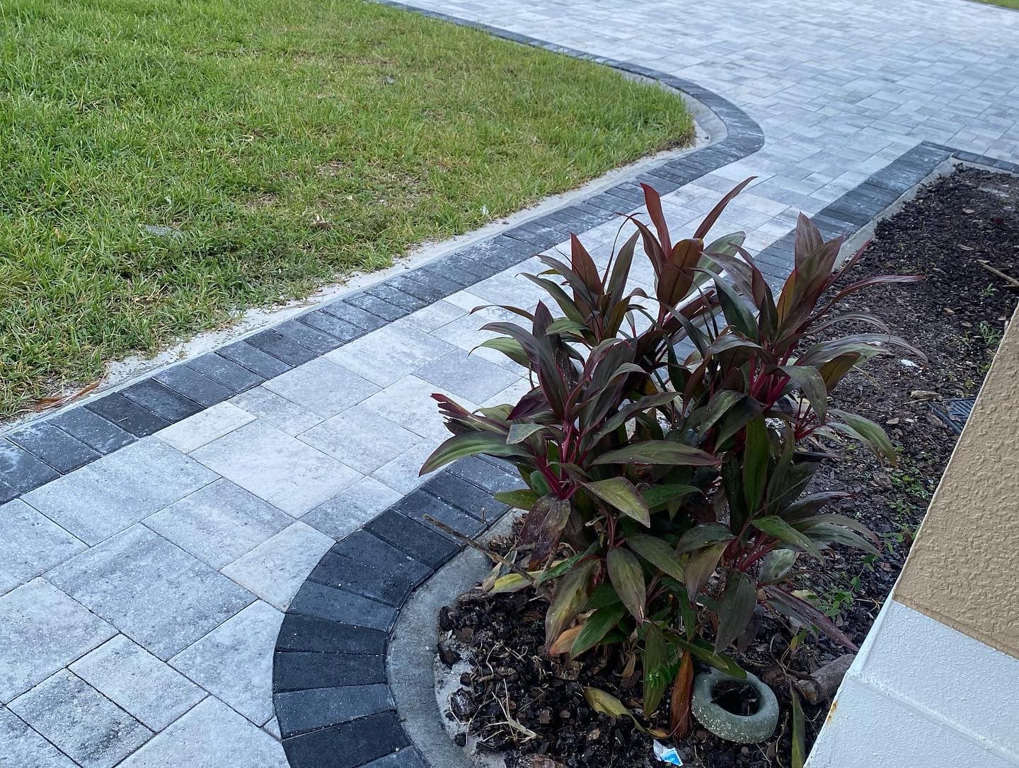 Gallery photos for Stunning Concrete Driveway Makeover in Florida: Image #3